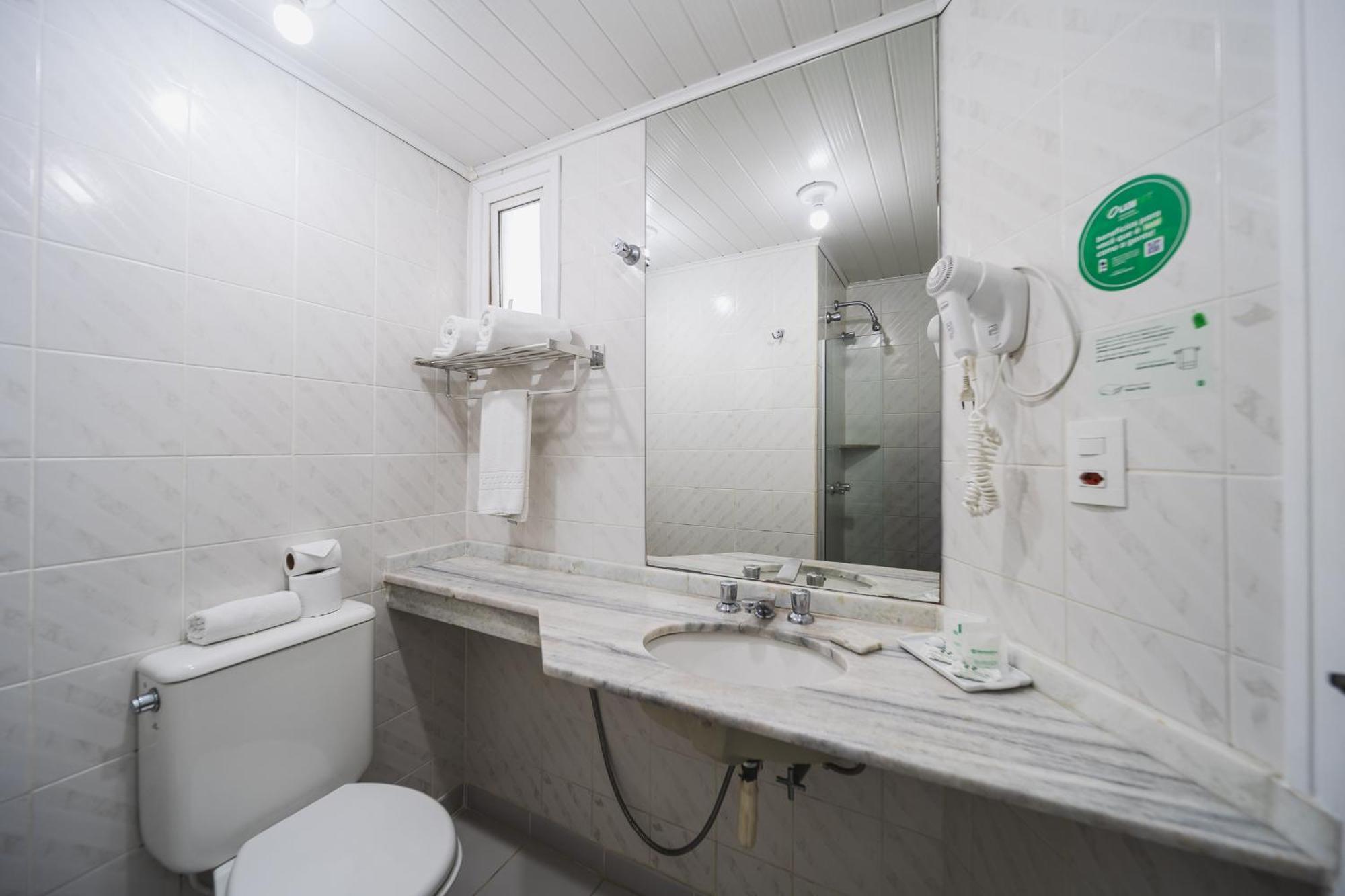 Quarto Duplo Standard com 2 Camas Individuais